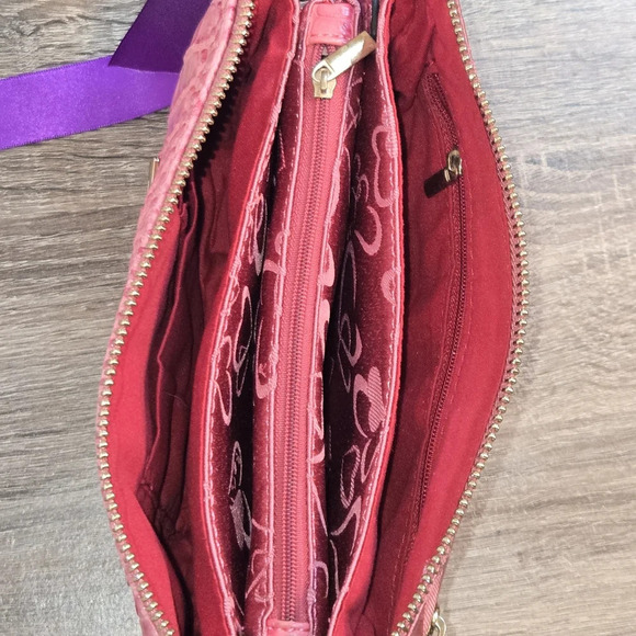 Pink Crossbody Purse with multiple compartments - Picture 9 of 10